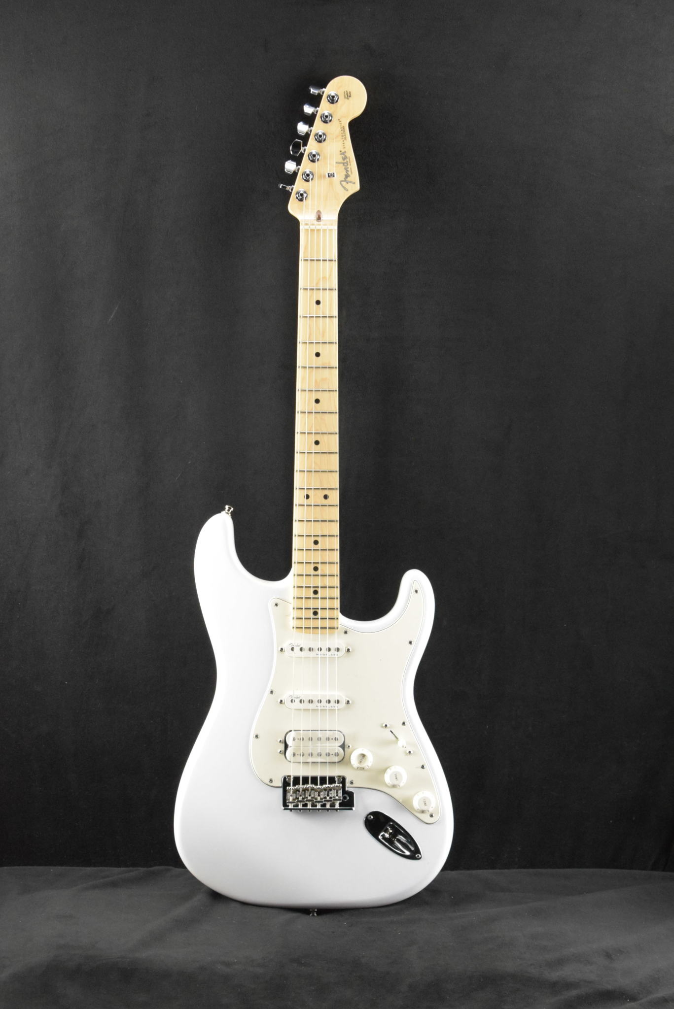 ギター Fender Juanes Stratocaster Fender Juanes Stratocaster Maple Fingerboard Luna White