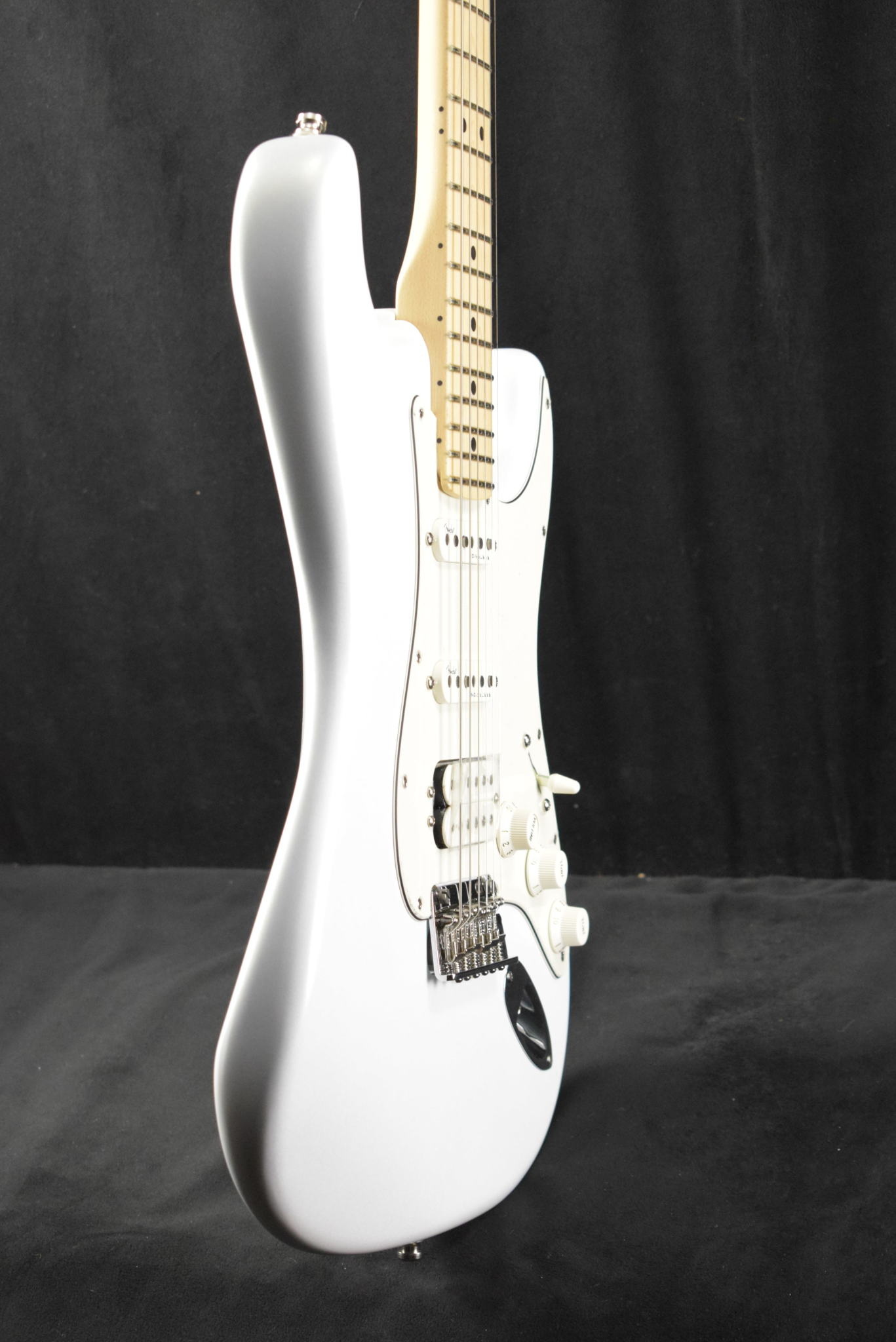 Fender Fender Juanes Stratocaster Maple Fingerboard Luna White