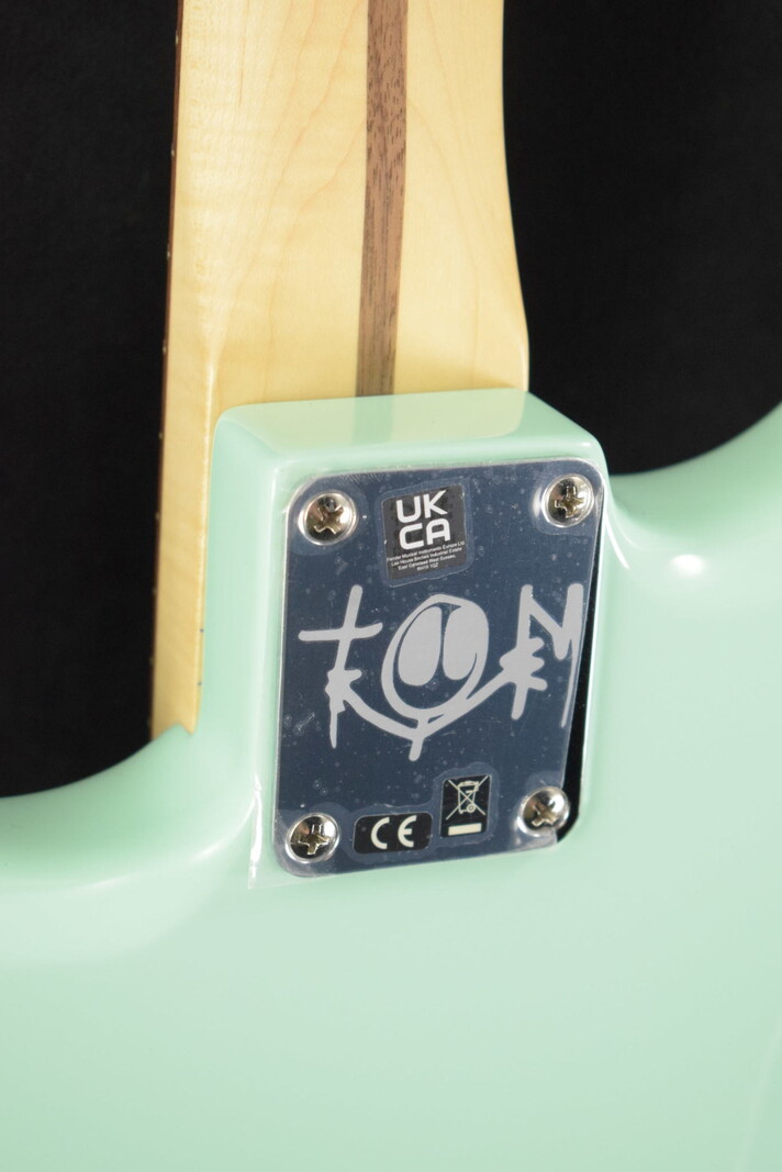 Fender Fender Limited Edition Tom DeLonge Stratocaster Surf Green Rosewood Fingerboard