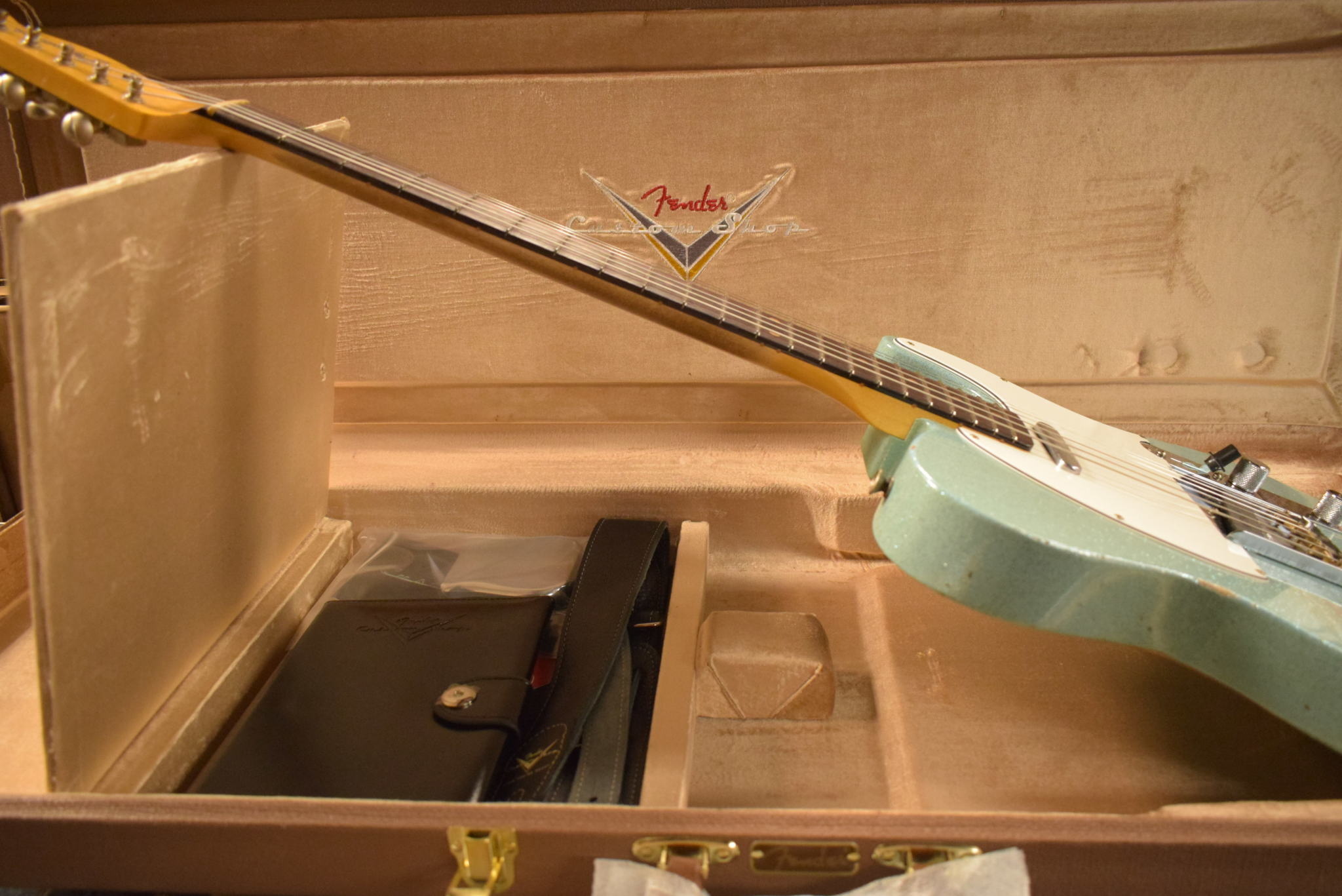 Fender Fender Custom Shop Limited Ed '61 Telecaster - Relic Aged Daphne Blue Sparkle