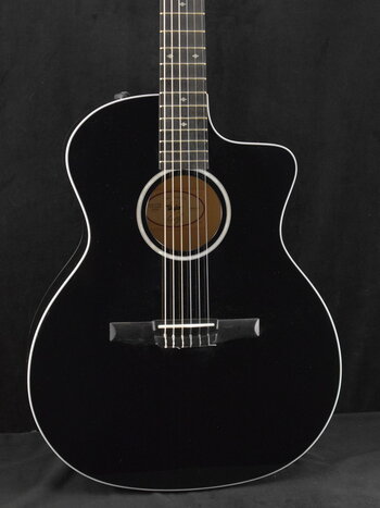 Taylor Taylor 214ce-N DLX Special Edition Nylon-String Black