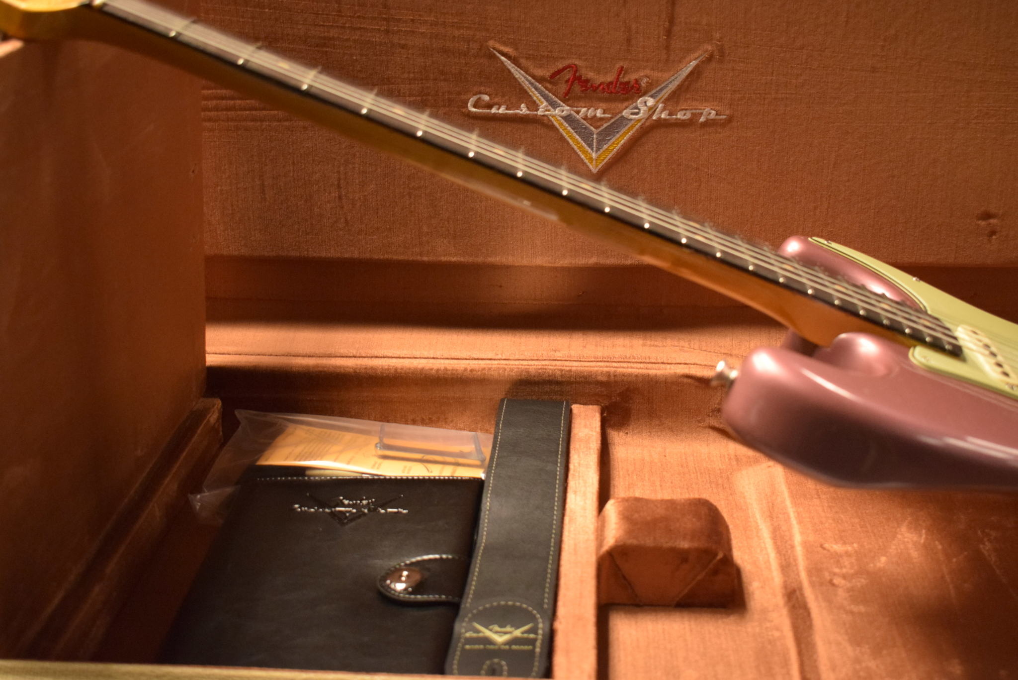 Fender Fender Limited Edition '64 Stratocaster Journeyman Relic - Aged Burgundy Mist Metallic