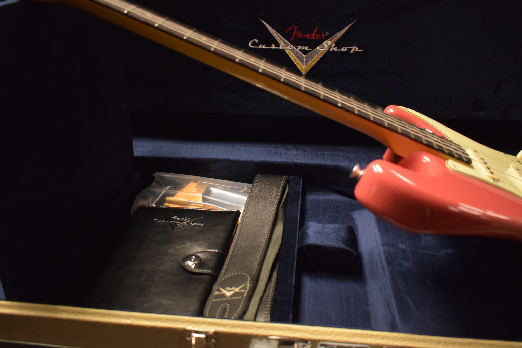 Fender Fender '64 Stratocaster Journeyman Relic w/Closet Classic Hardware - Faded Aged Fiesta Red