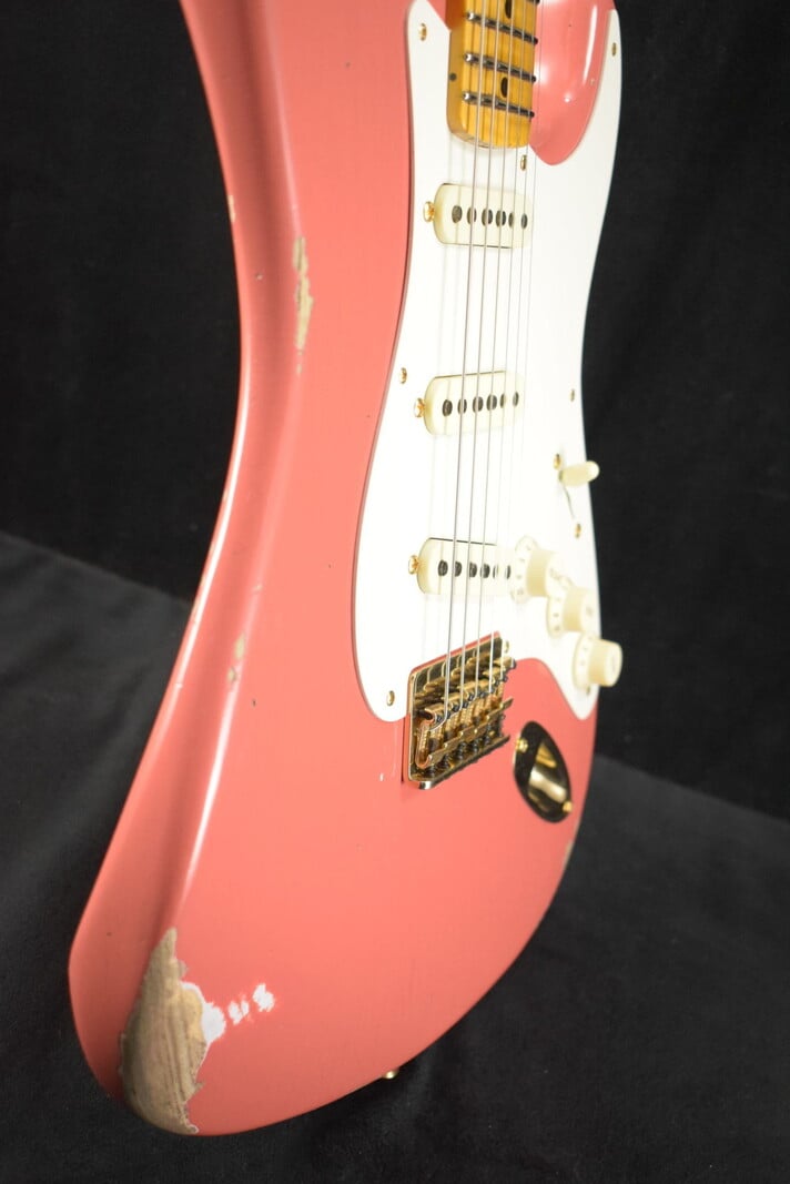 Fender Fender '56 Hardtail Stratocaster Relic with Gold Closet Classic Hardware - Super Faded Tahitian Coral