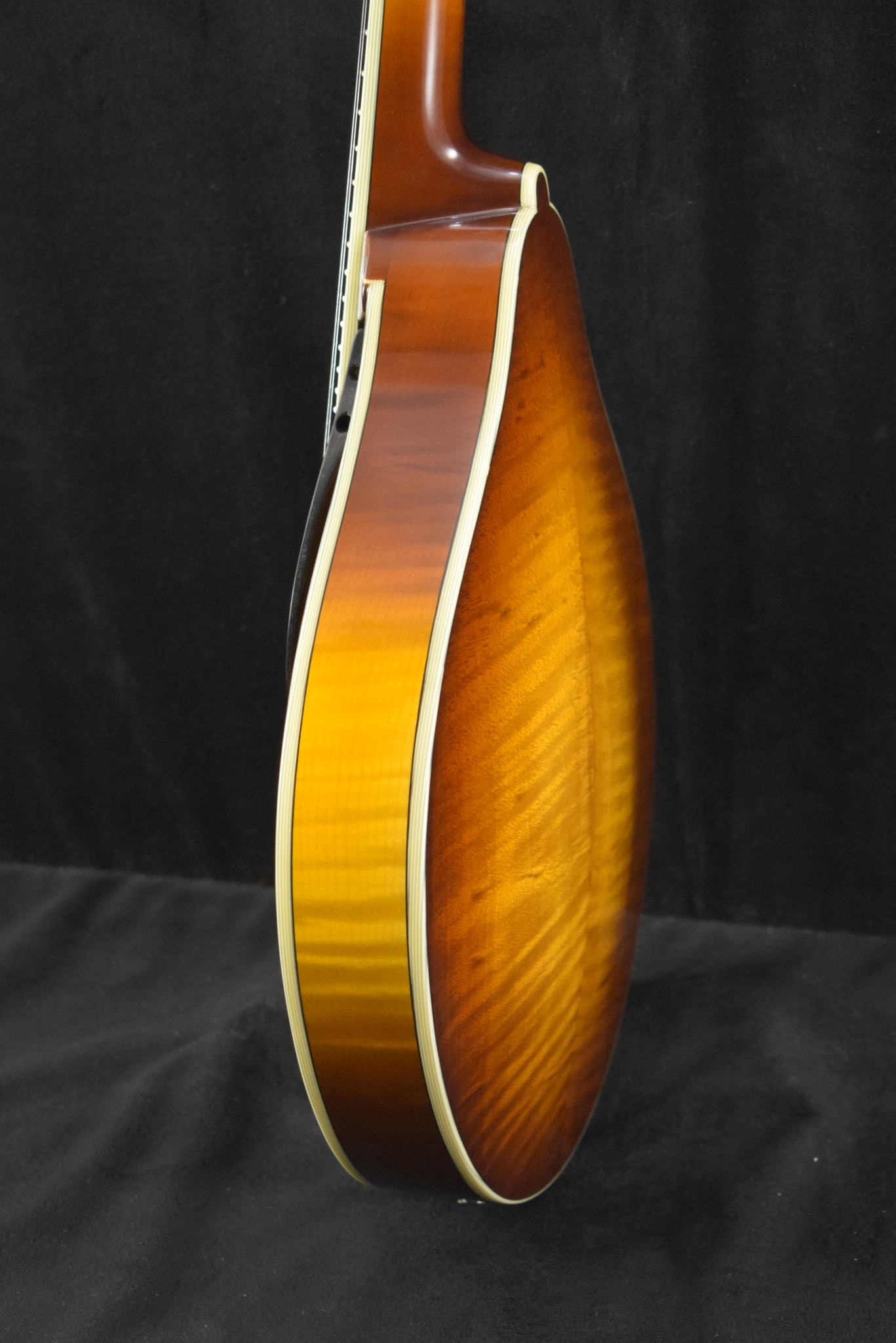 Eastman Eastman MD605-GB A-Style F-Hole Electric Mandolin Goldburst