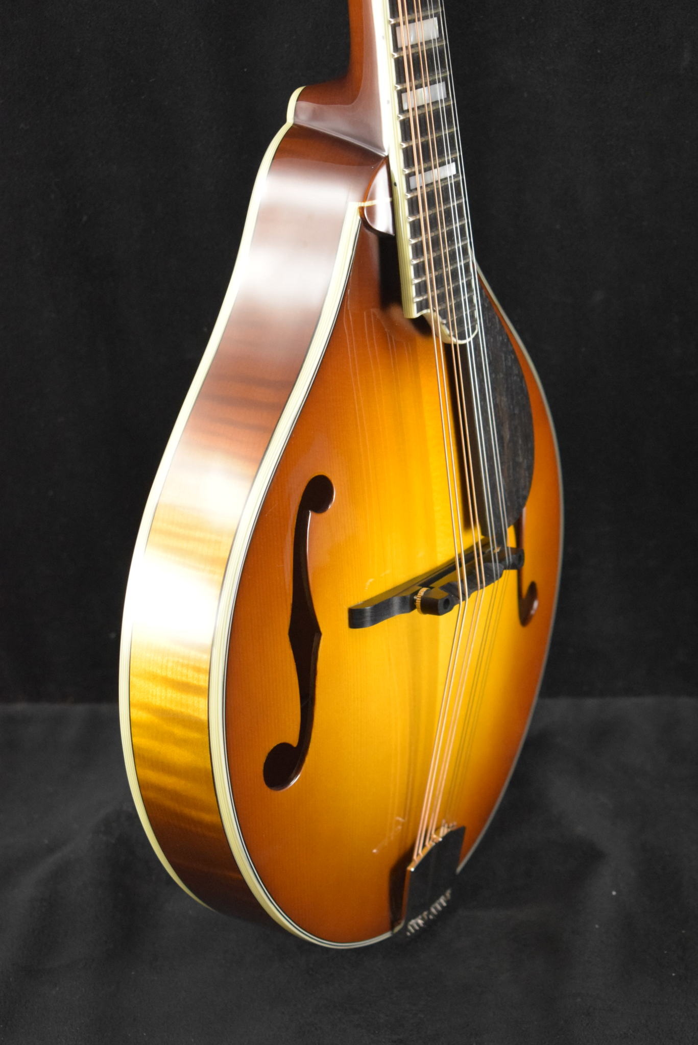 Eastman Eastman MD605-GB A-Style F-Hole Electric Mandolin Goldburst