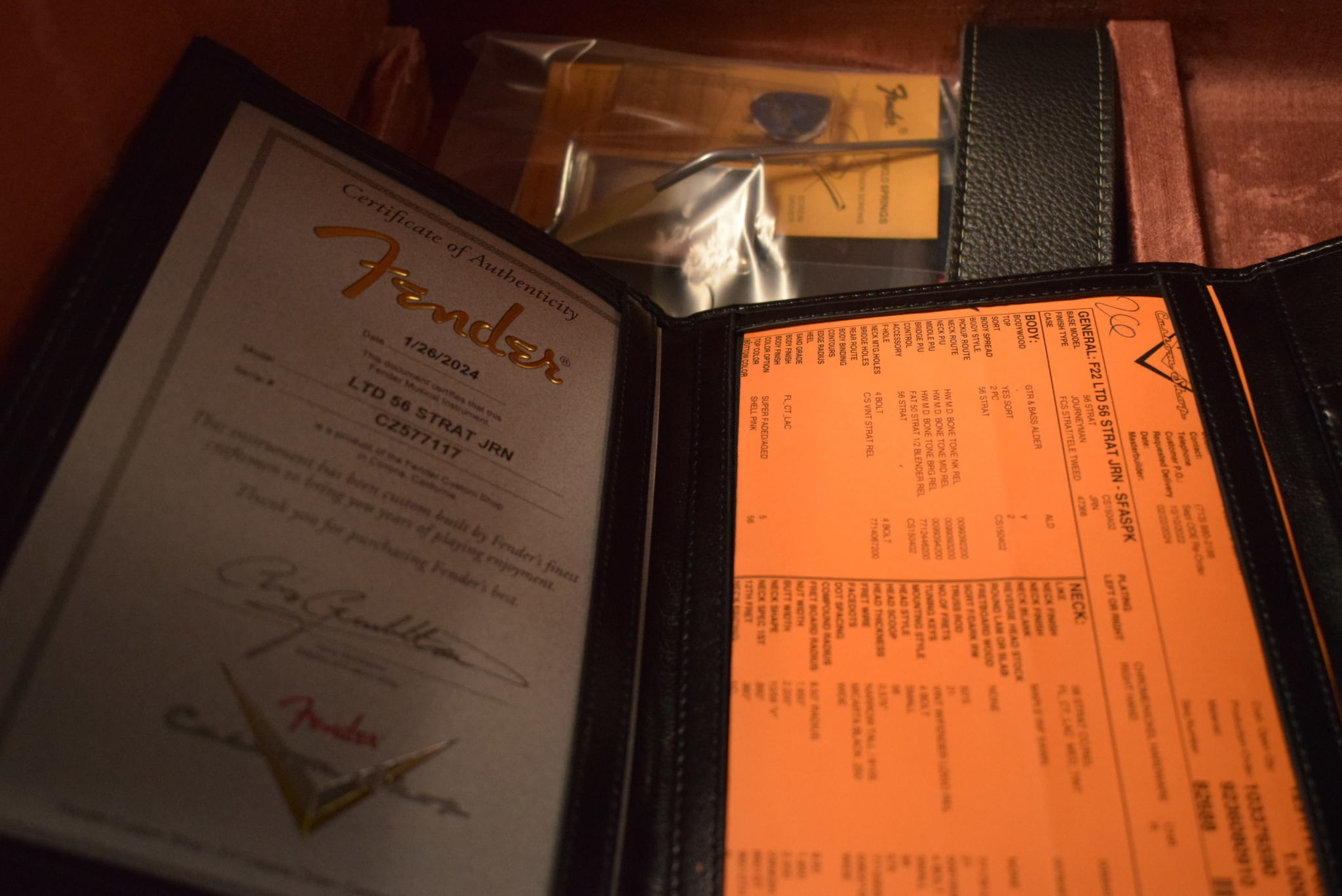 Fender Fender '56 Strat Journeyman Relic  - Super Faded Aged Shell Pink - "Bone-Tone" Pickups