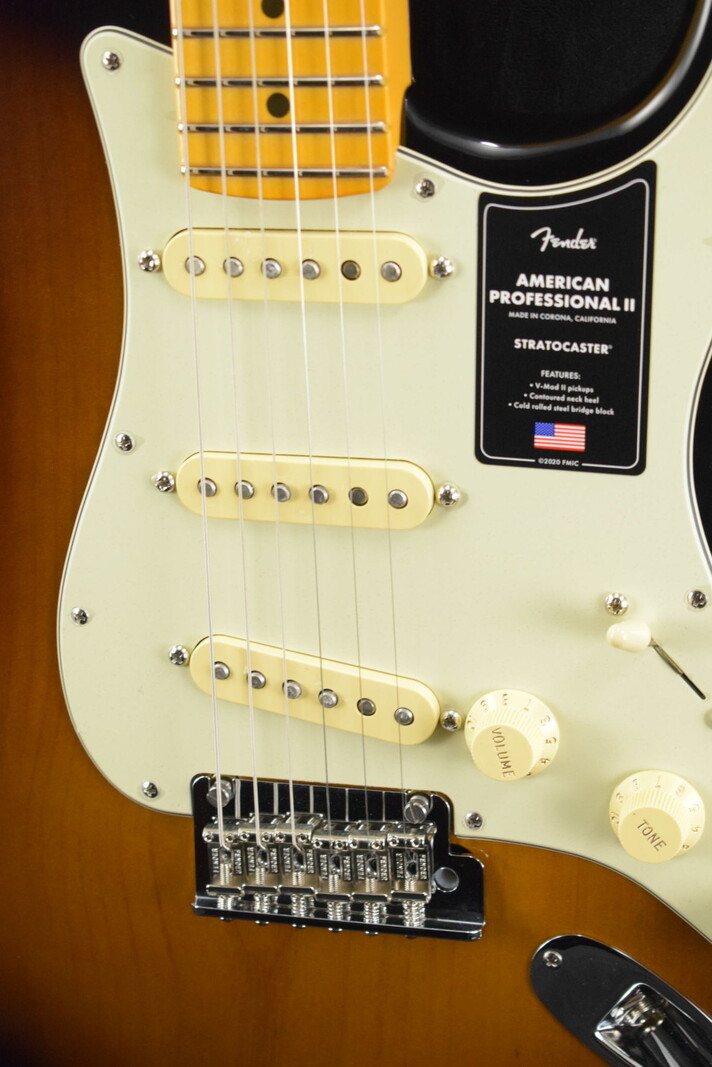 Fender Fender American Professional II Stratocaster Anniversary 2-Color Sunburst Maple Fingerboard