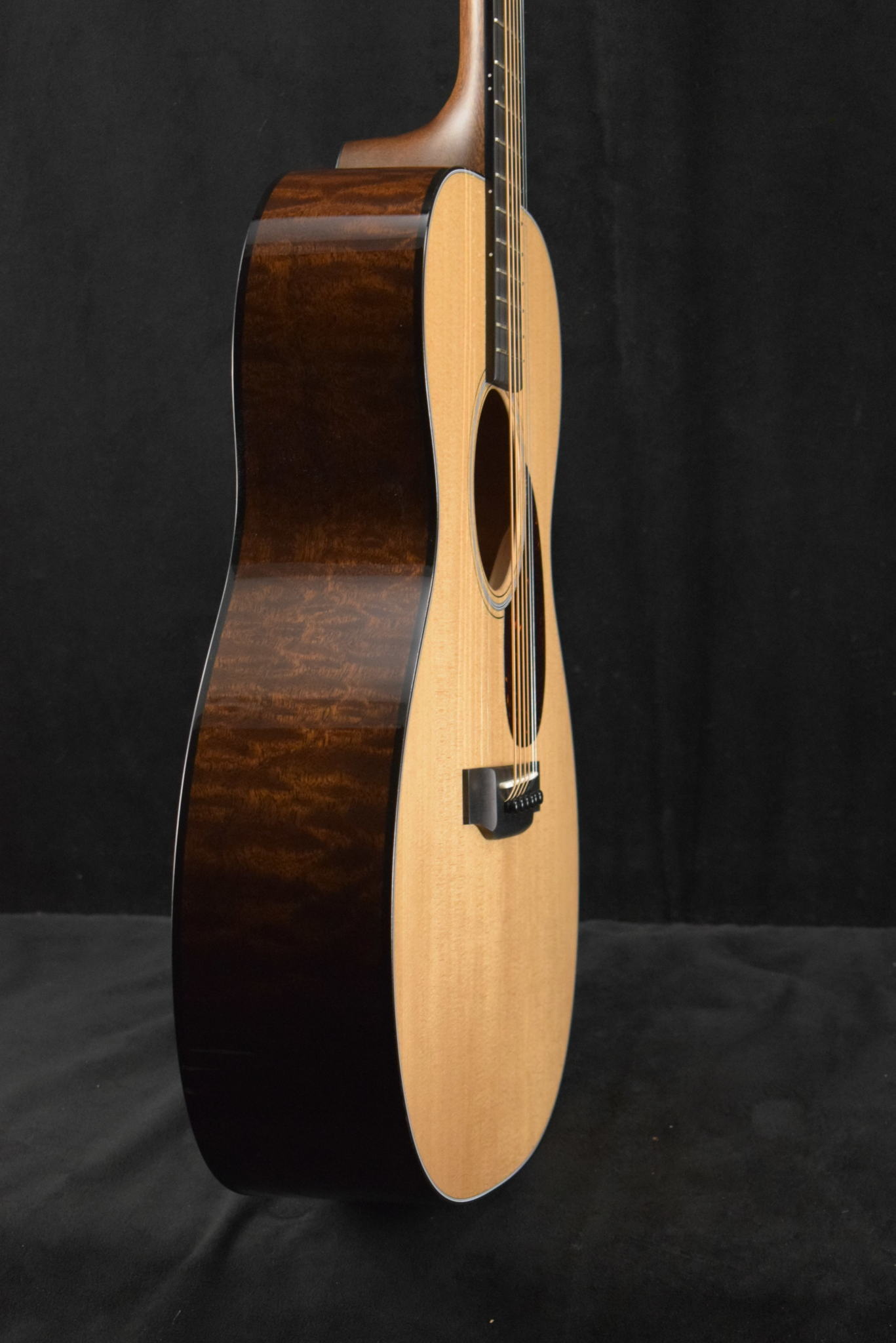 Martin Martin Custom Shop OM Orchestra Model Sitka Spruce VTS Quilted Pommele Sapele Natural