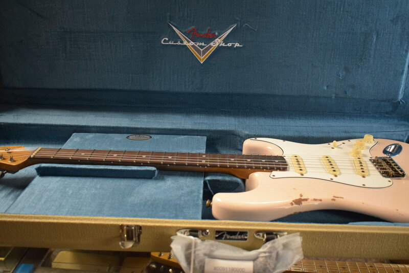 Fender Fender Limited Edition '64 Stratocaster Relic - Super Faded Aged Shell Pink