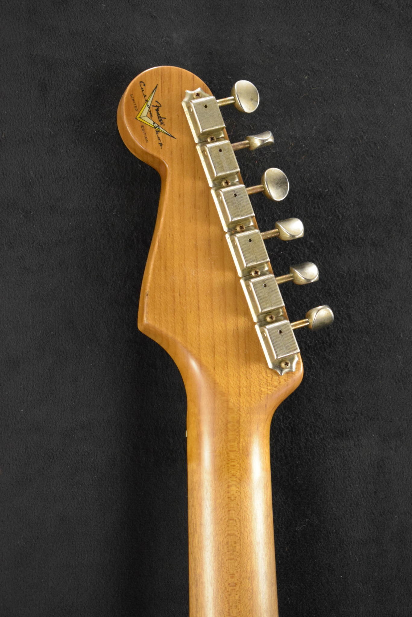 Fender Fender Limited Edition '64 Stratocaster Relic - Super Faded Aged Shell Pink