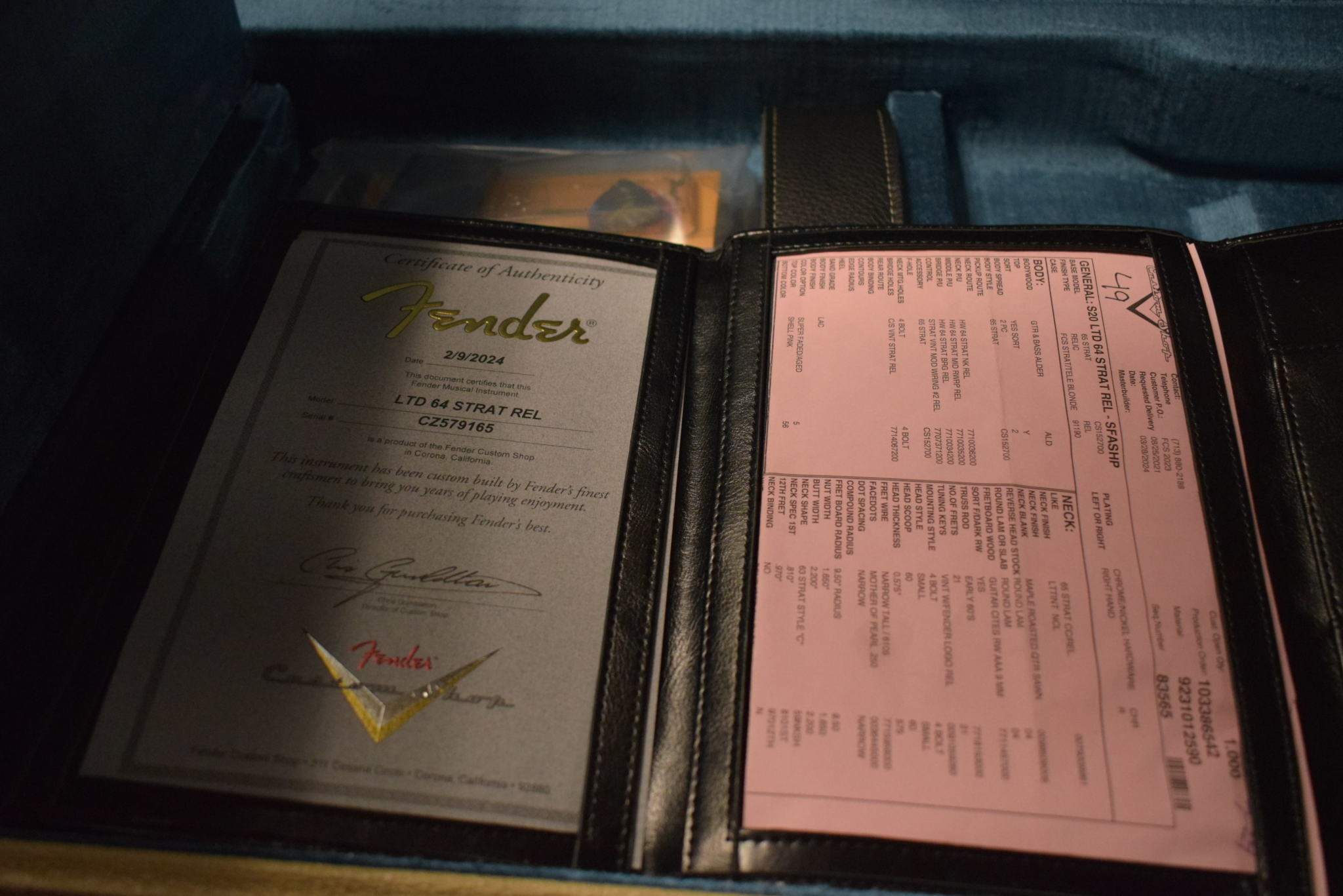 Fender Fender Limited Edition '64 Stratocaster Relic - Super Faded Aged Shell Pink