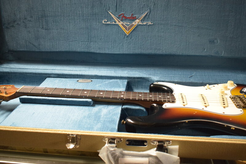 Fender Fender Limited Edition '64 Stratocaster Relic - Faded Aged 3 Color Sunburst