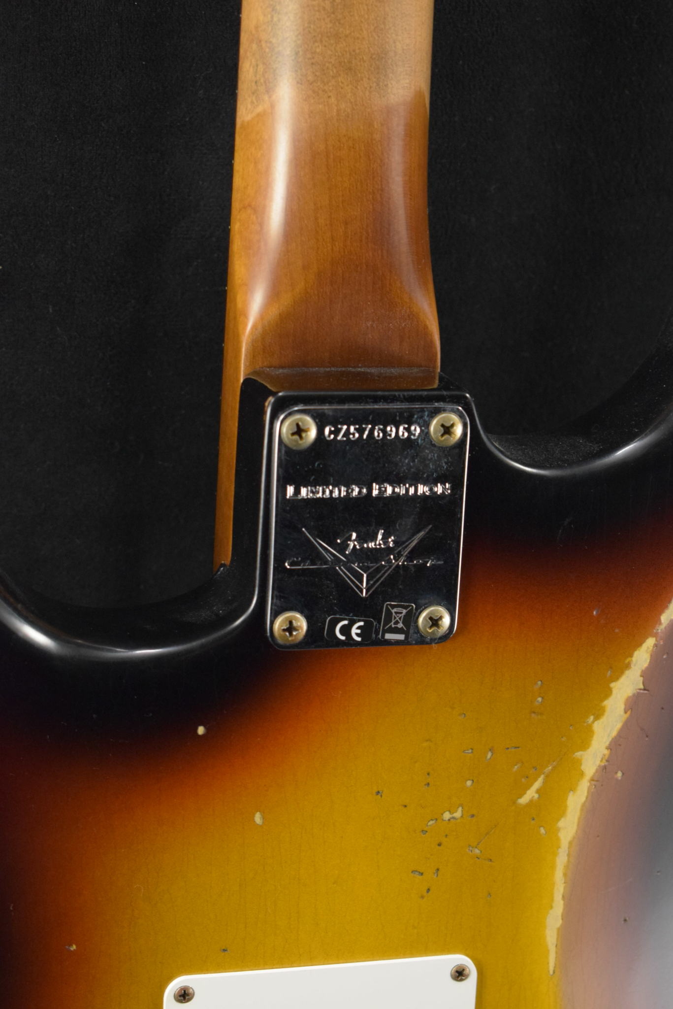 Fender Fender Limited Edition '64 Stratocaster Relic - Faded Aged 3 Color Sunburst