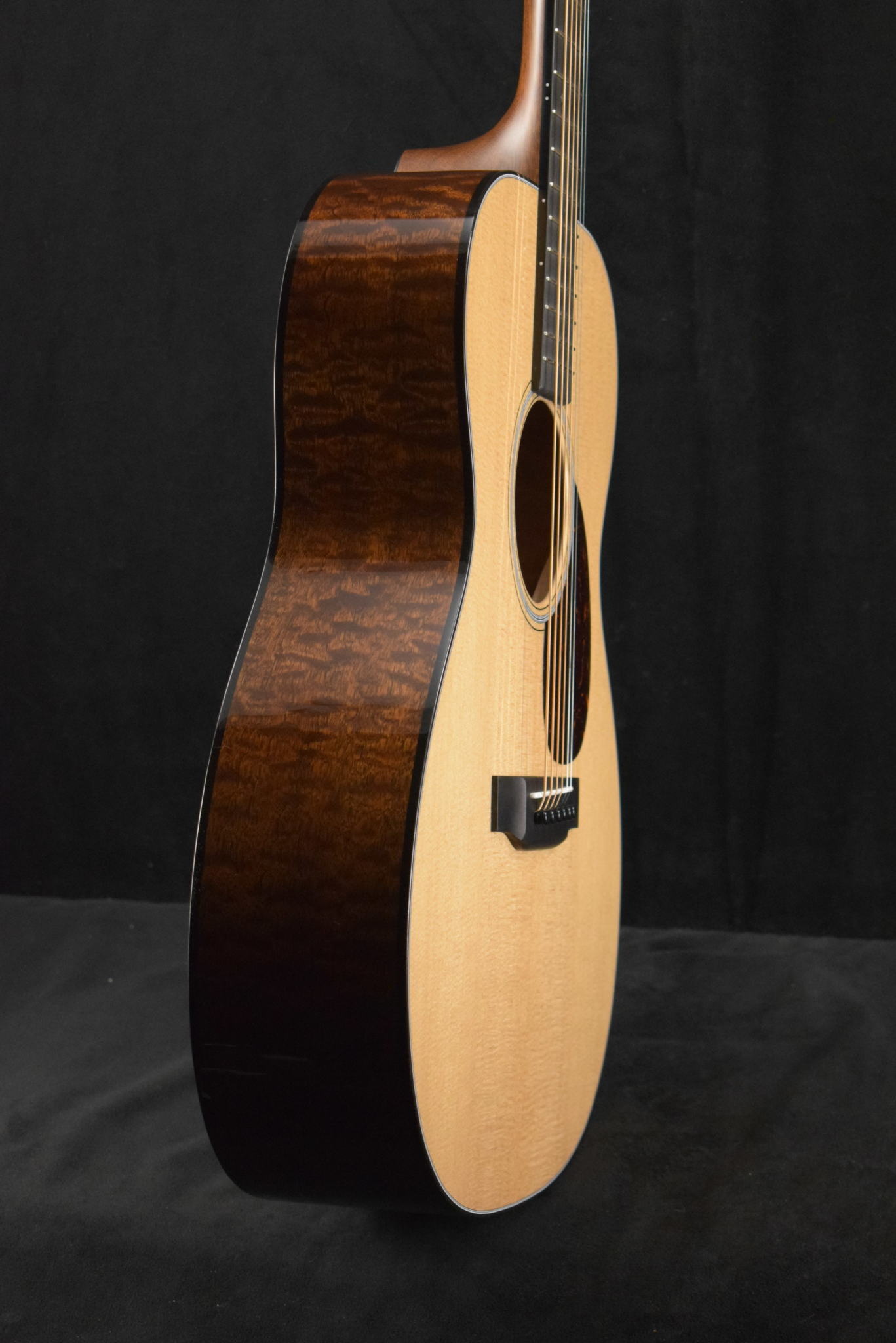 Martin Martin Custom Shop 000/OM Auditorium Quilted Pommele Sapele Sitka Spruce VTS Natural