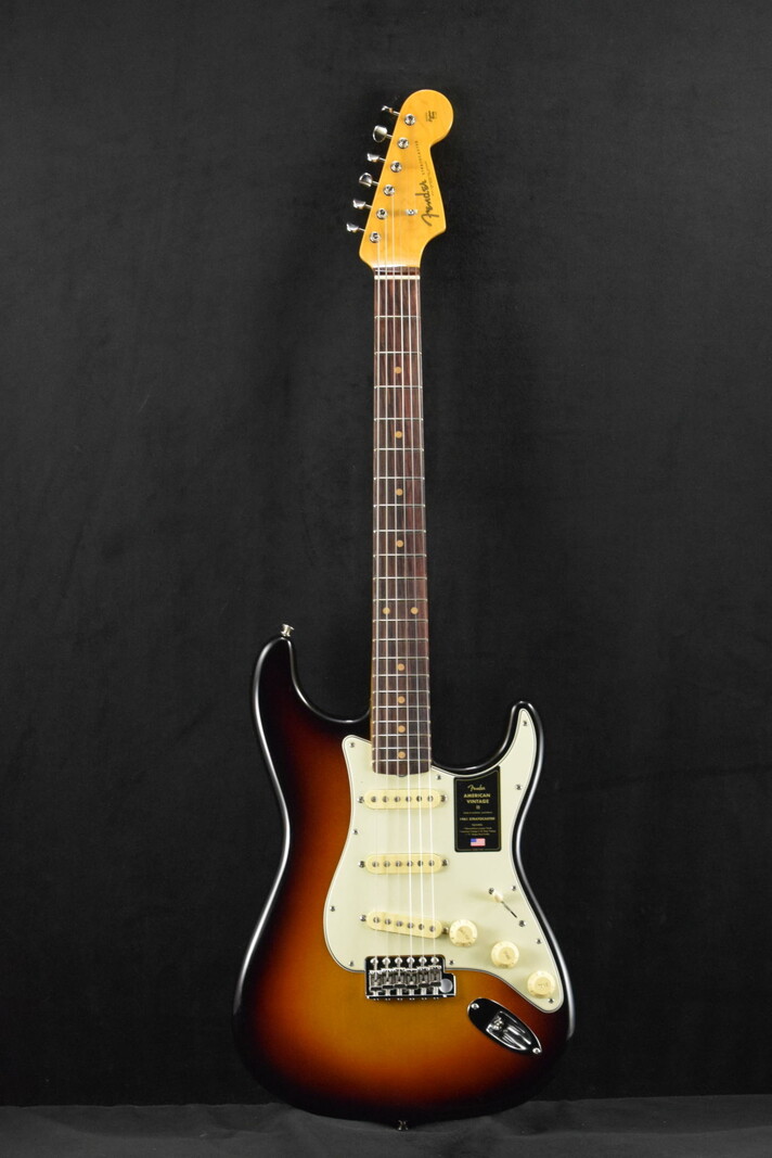 Fender Fender American Vintage II 1961 Stratocaster 3-Color Sunburst Rosewood Fingerboard