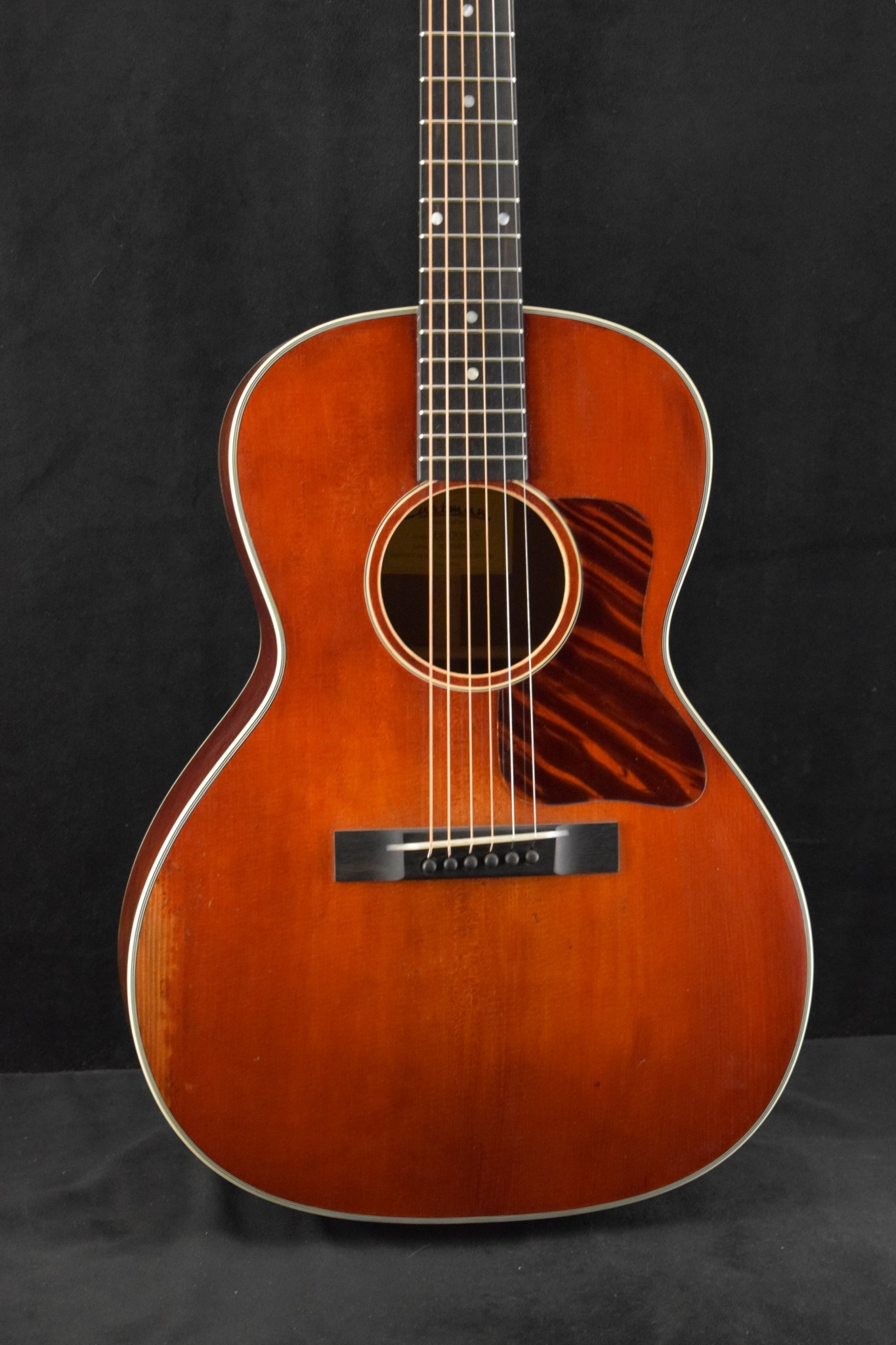 Eastman E10OOSS/V OO-Style Concert Slope Shoulder Antique Eastman E10OOSS/V OO-Style Concert Slope Shoulder Antique
