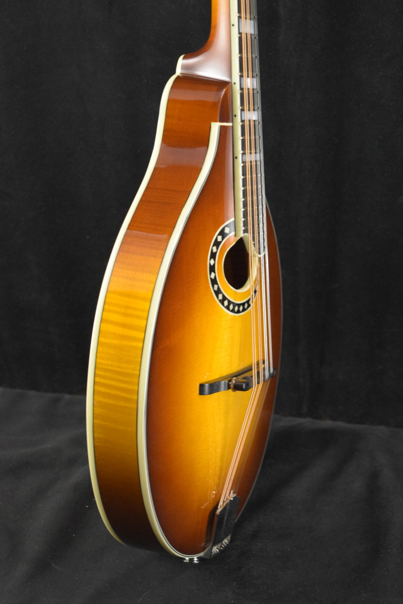 Eastman Eastman MD604-GB A-Style Oval-Hole Electric Mandolin Gold Burst