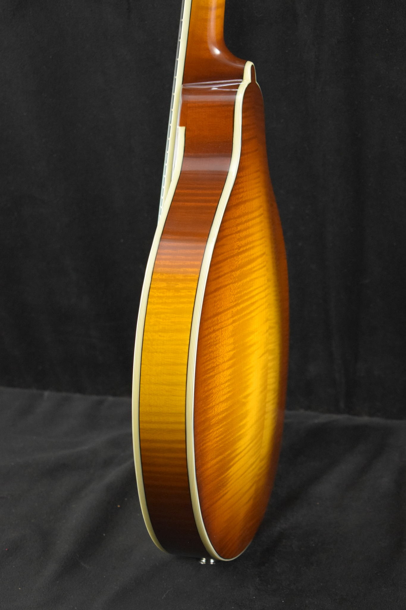 Eastman Eastman MD604-GB A-Style Oval-Hole Electric Mandolin Gold Burst