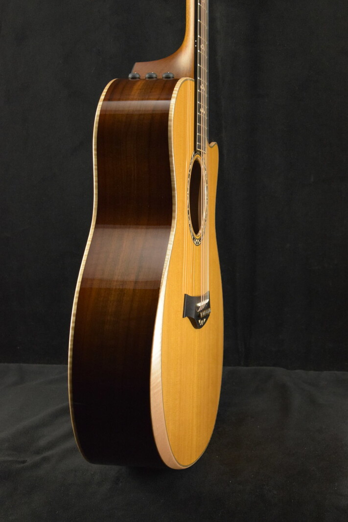 Taylor Taylor Custom C14ce B4011 Grand Auditorium Western Red Cedar/Grafted Walnut