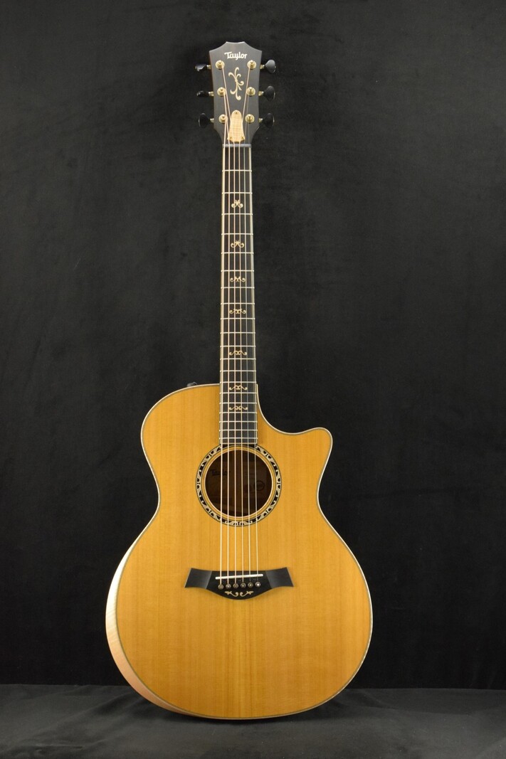 Taylor Taylor Custom C14ce B4011 Grand Auditorium Western Red Cedar/Grafted Walnut