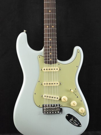 Fender Fender '63 Strat Journeyman Relic Lacquer Finish with Closet Classic Hardware - Aged Sonic Blue