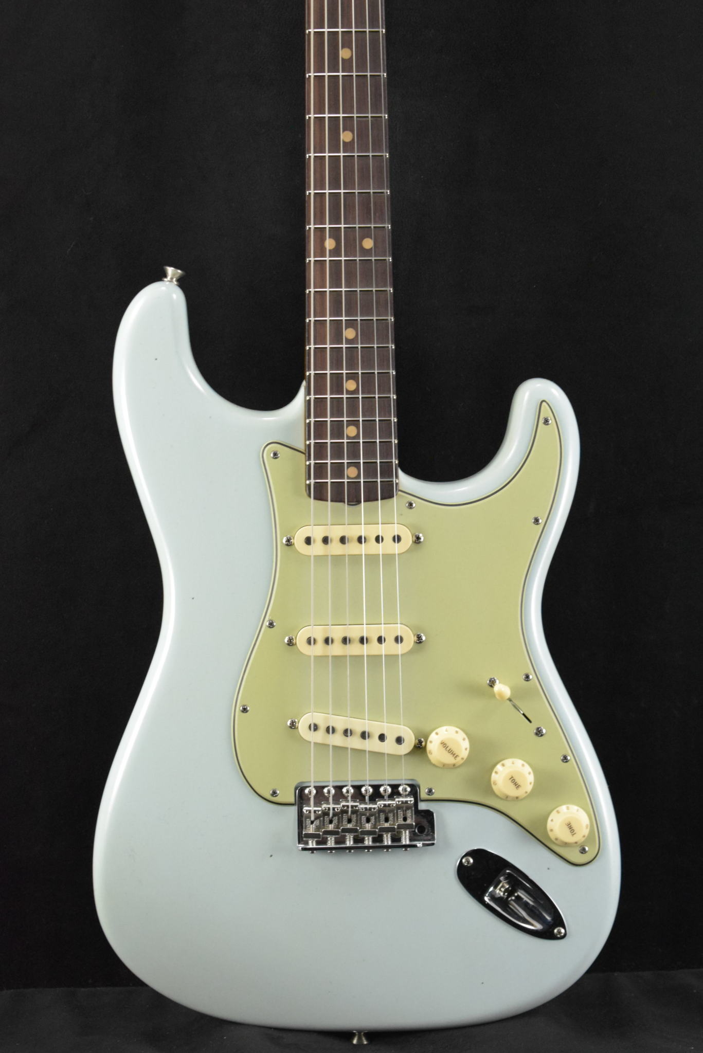 Fender '63 Strat Journeyman Relic Lacquer Finish with Closet Fender '63 Strat Journeyman Relic Lacquer Finish with Closet