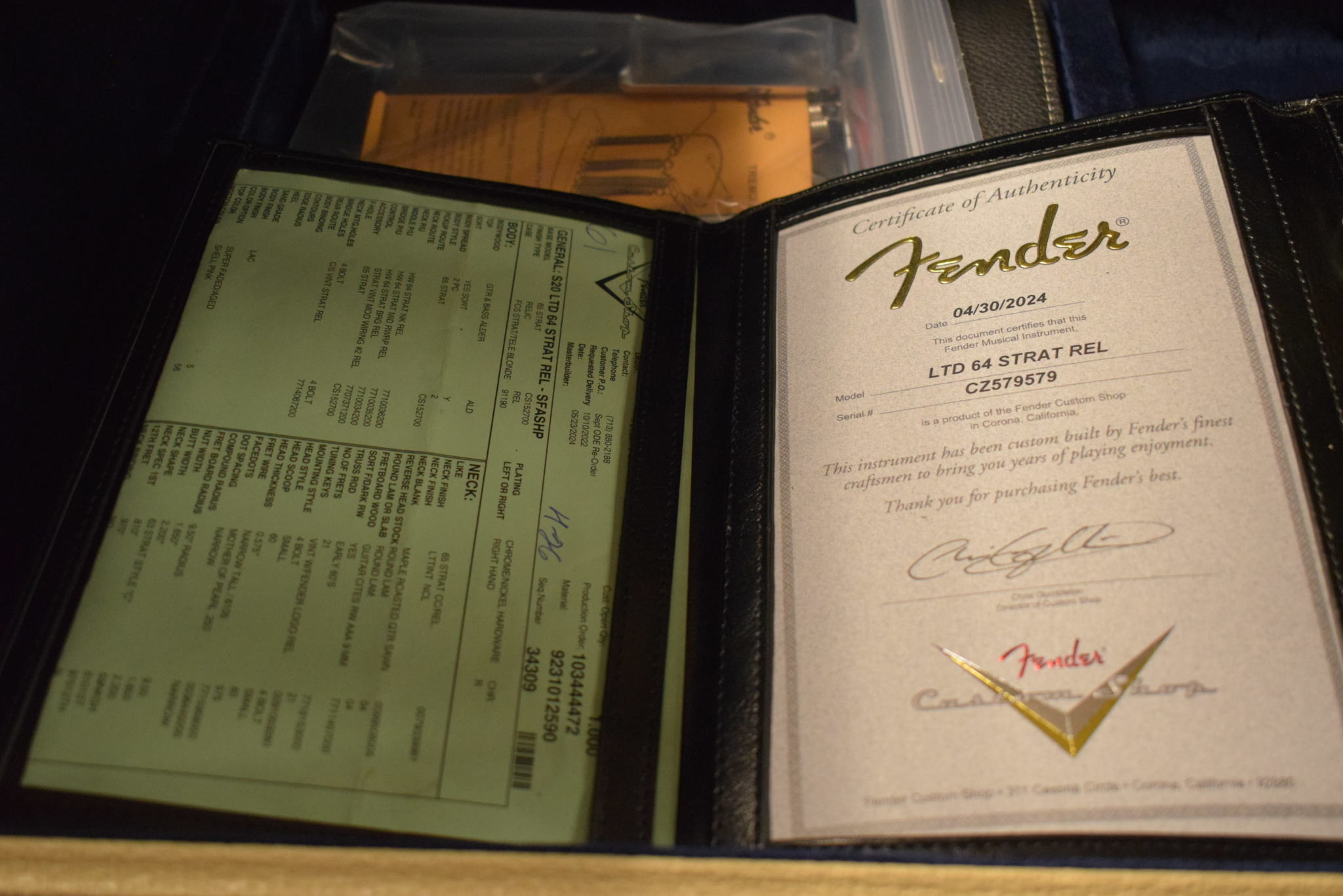 Fender Fender Limited Edition '64 Stratocaster Relic - Super Faded Aged Shell Pink