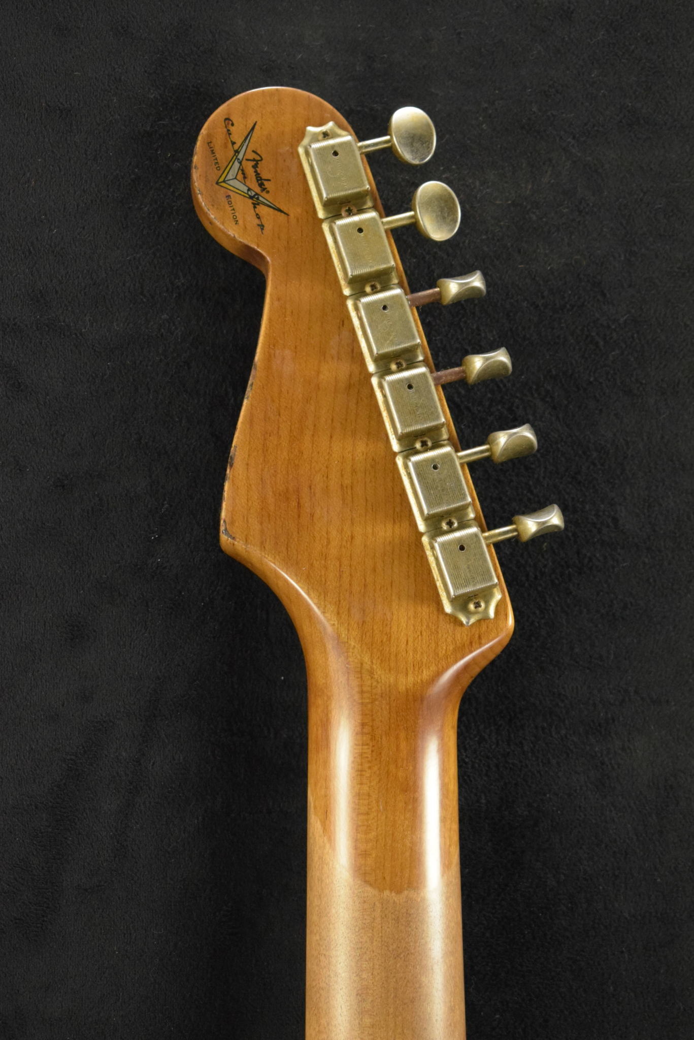 Fender Fender Limited Edition '64 Stratocaster Relic - Super Faded Aged Shell Pink