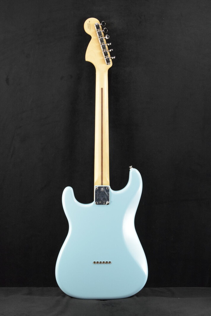 Fender Fender Tom DeLonge Stratocaster Rosewood Fingerboard Daphne Blue