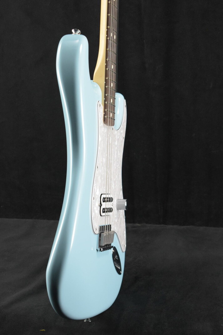 Fender Fender Tom DeLonge Stratocaster Rosewood Fingerboard Daphne Blue