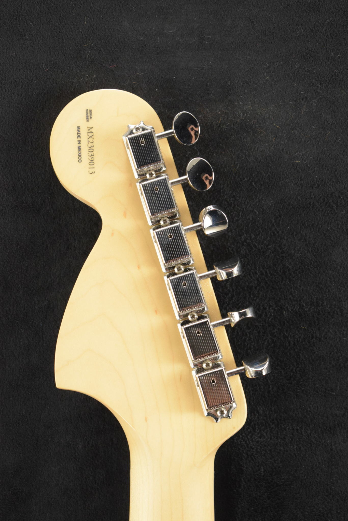 Fender Fender Tom DeLonge Stratocaster Rosewood Fingerboard Daphne Blue