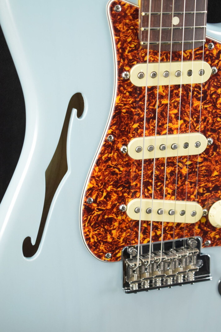 Fender Fender American Professional II Stratocaster Thinline Transparent Daphne Blue Rosewood Fingerboard Fender Fender American Professional II Stratocaster Thinline Transparent Daphne Blue Rosewood Fingerboard