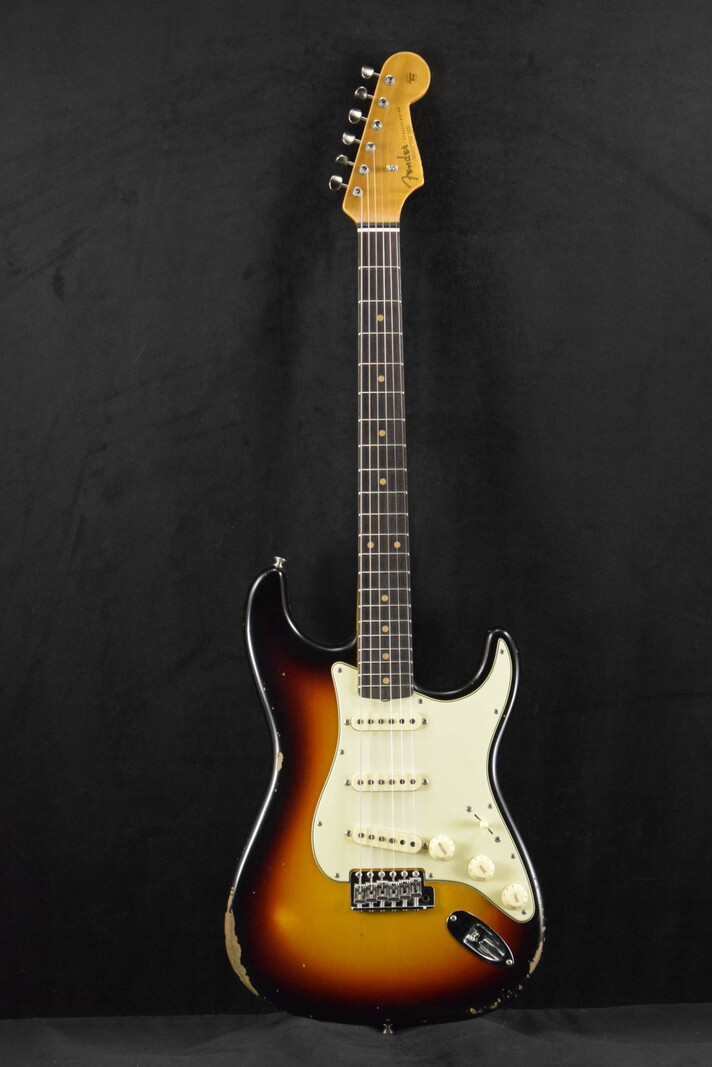 Fender Fender Custom Shop Late '62 Stratocaster Relic with Closet Classic Hardware 3-Color Sunburst