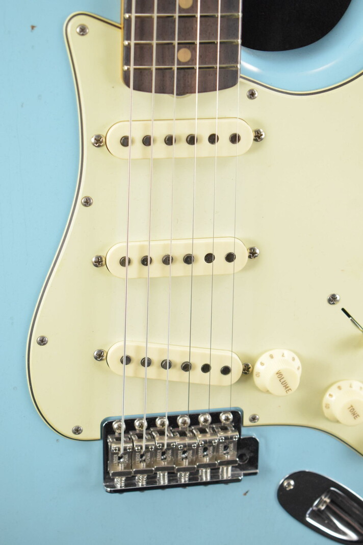 Fender Fender Custom Shop '62 Strat Relic with Closet Classic Hardware - Faded Aged Daphne Blue