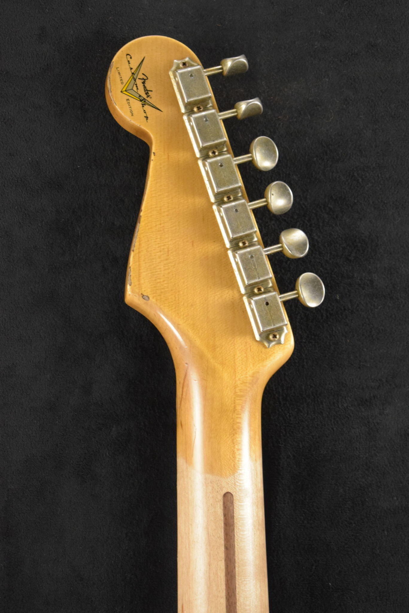 Fender Fender Limited Edition 70th Anniversary 1954 Stratocaster Relic Wide-Fade 2-Color Sunburst