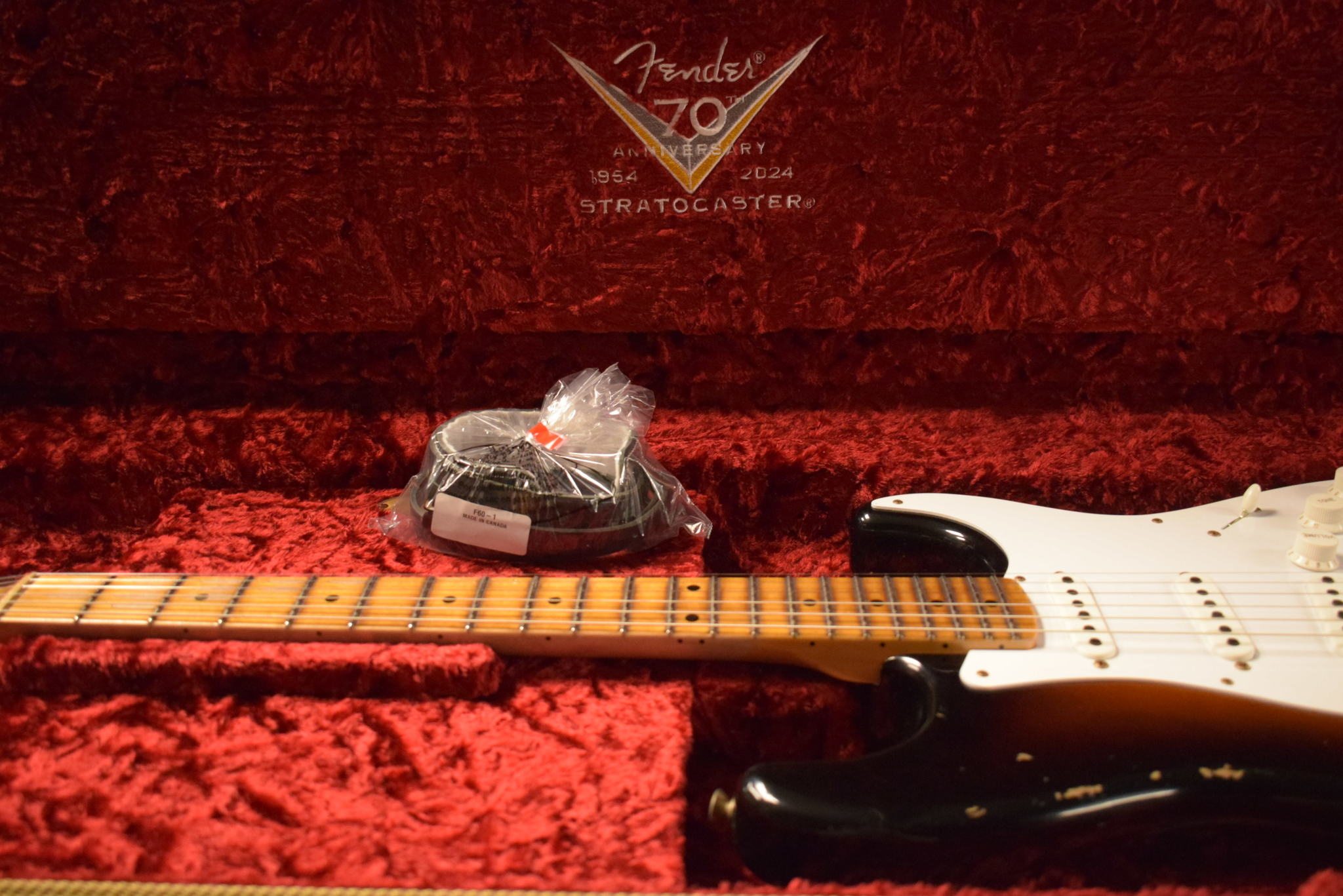 Fender Fender Limited Edition 70th Anniversary 1954 Stratocaster Relic Wide-Fade 2-Color Sunburst