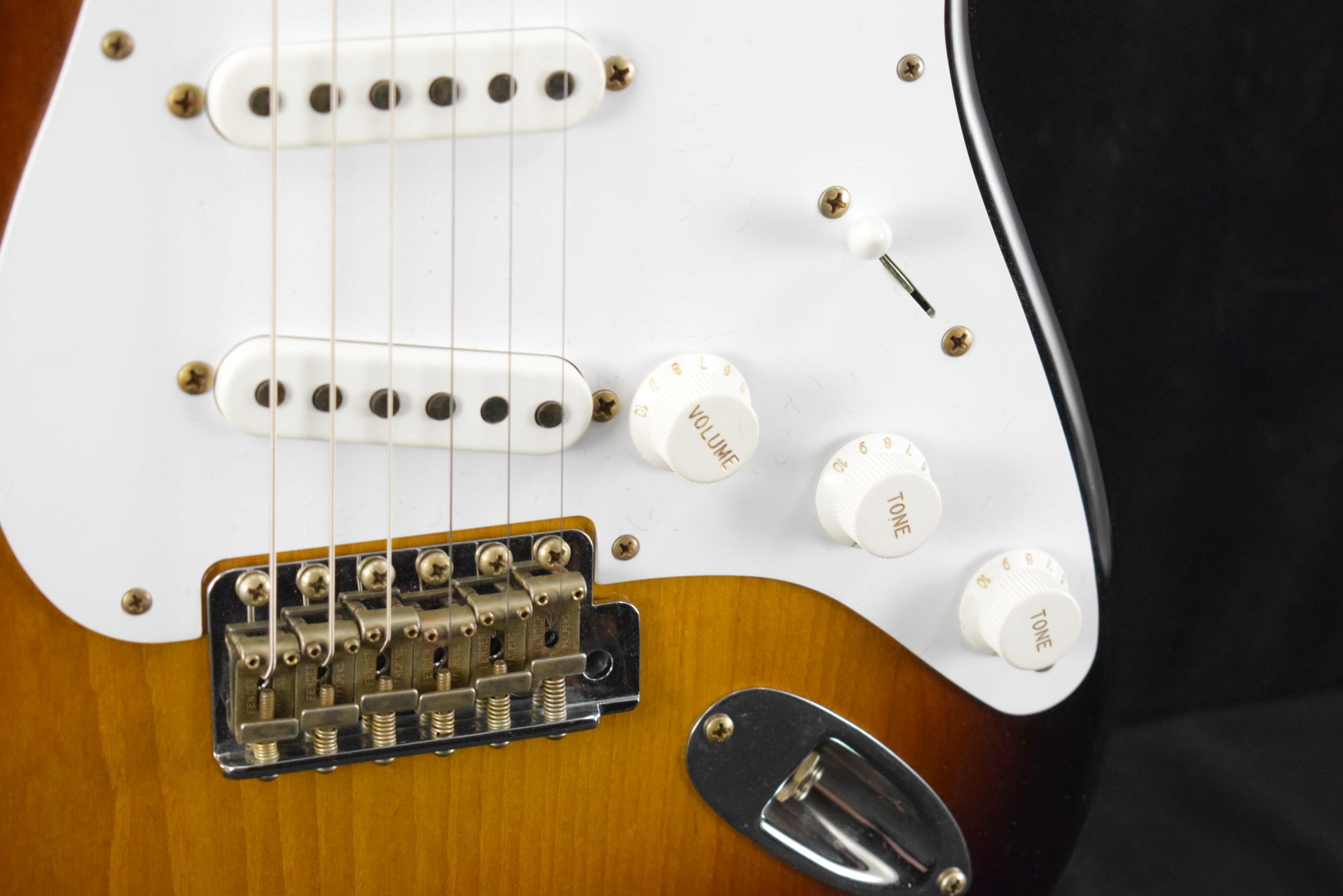 Fender Fender Limited Edition 70th Anniversary 1954 Stratocaster Journeyman Relic Wide-Fade 2-Color Sunburst