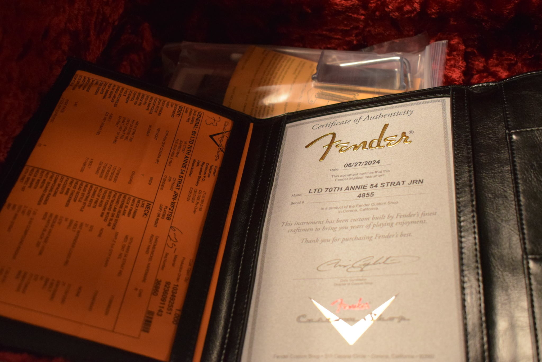 Fender Fender Limited Edition 70th Anniversary 1954 Stratocaster Journeyman Relic Wide-Fade 2-Color Sunburst