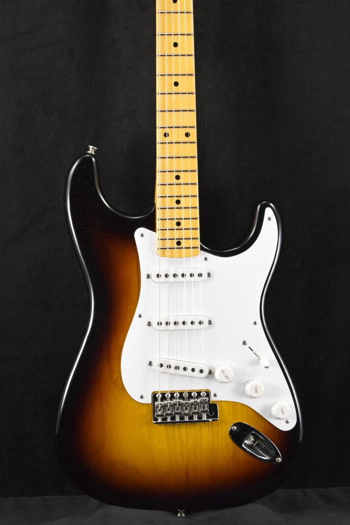 Fender Fender Limited Edition 70th Anniversary 1954 Stratocaster DLX Closet Classic Wide-Fade 2-Color Sunburst