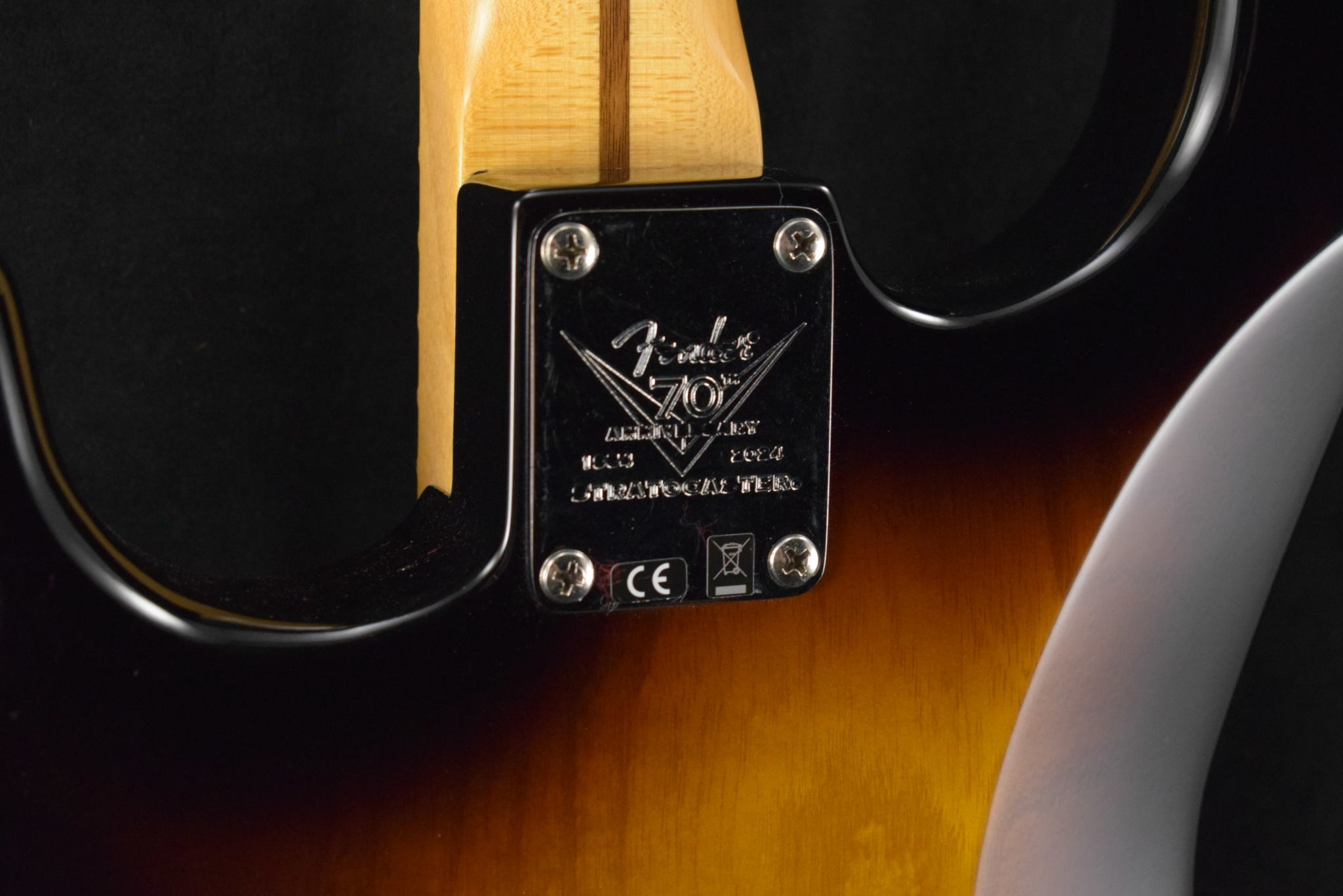 Fender Fender Limited Edition 70th Anniversary 1954 Stratocaster Time Capsule Package Wide-Fade 2-Color Sunburst