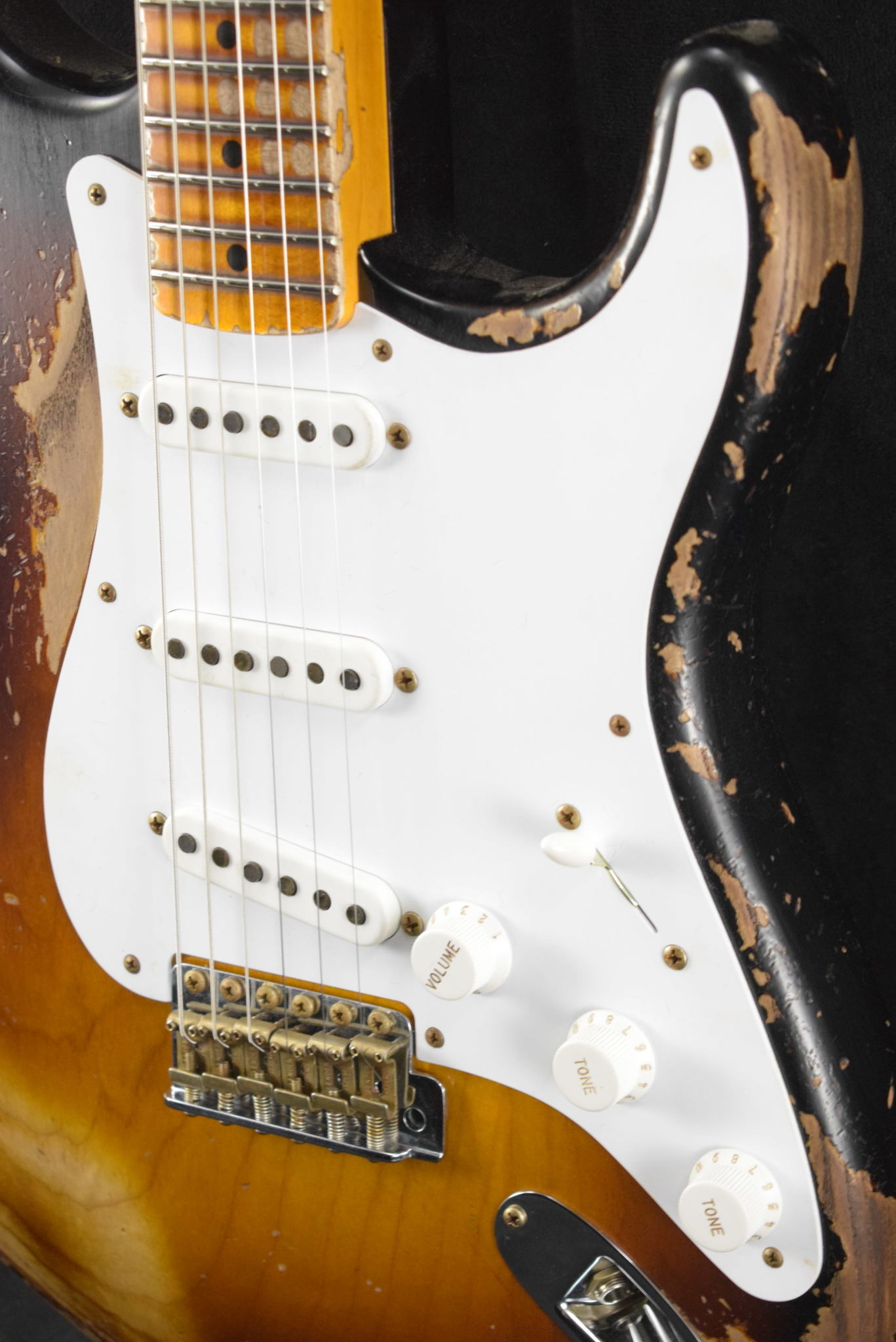 Fender Fender Limited Edition 70th Anniversary 1954 Stratocaster Super Heavy Relic Wide-Fade 2-Color Sunburst