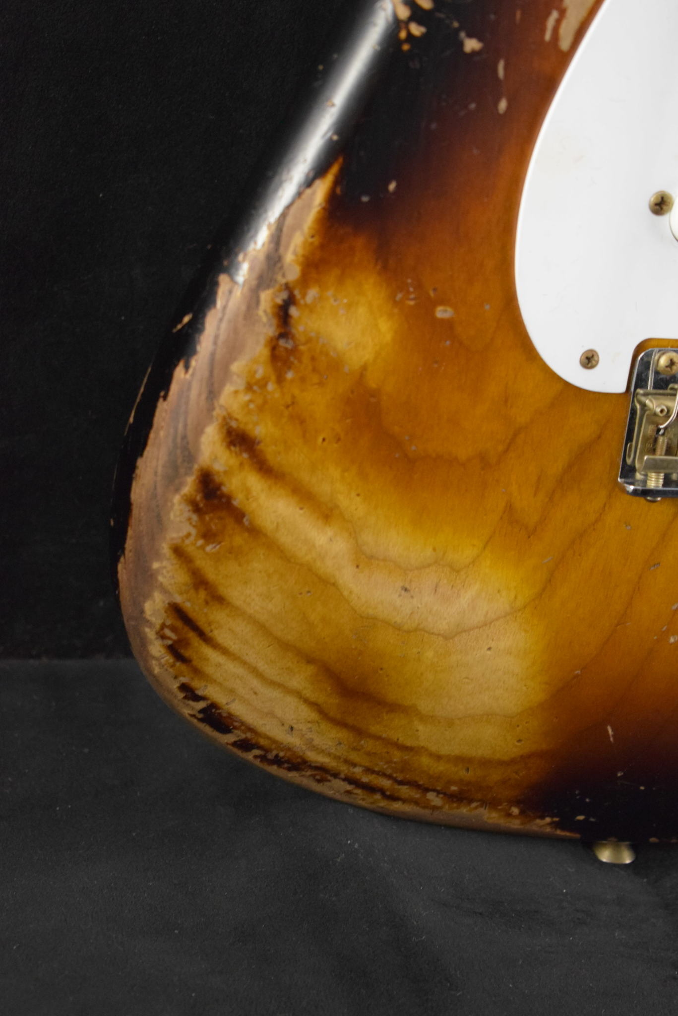 Fender Fender Limited Edition 70th Anniversary 1954 Stratocaster Super Heavy Relic Wide-Fade 2-Color Sunburst