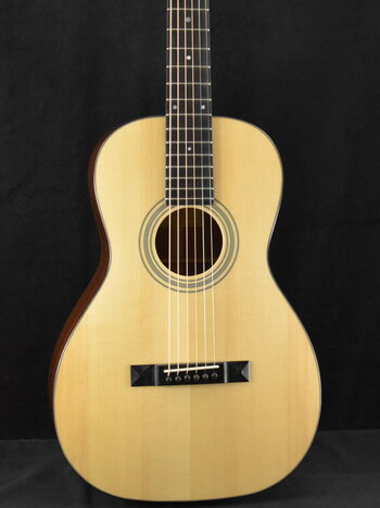 Eastman Eastman E10P Adirondack Spruce/Mahogany Parlor Natural Truetone Gloss