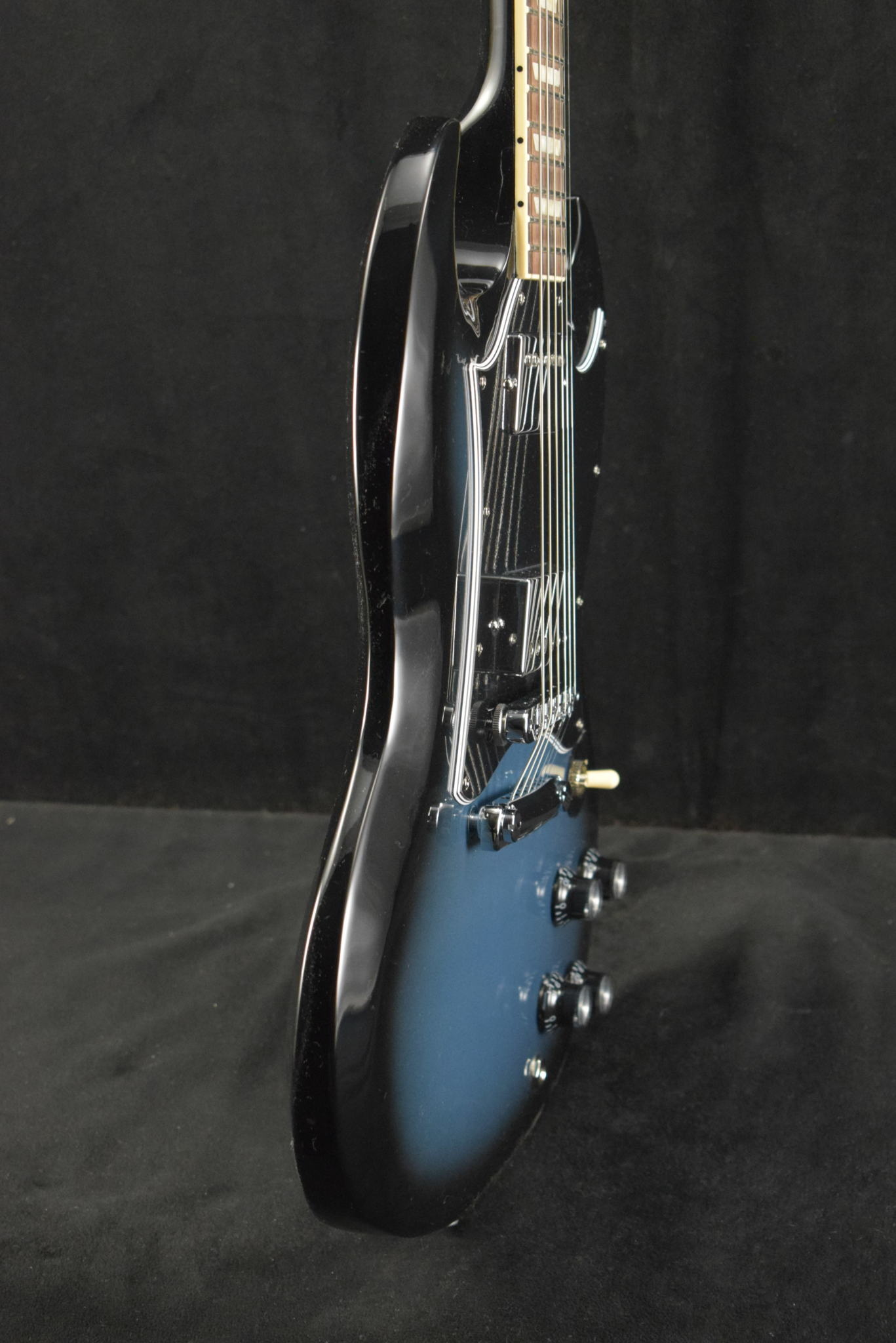 Gibson SG Standard Pelham Blue 限定モデル Gibson SG Standard Pelham Blue Burst w/case – Tone Shop Guitars