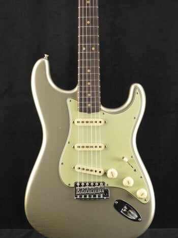 Fender Fender Ltd Ed '64 Stratocaster - Journeyman Relic with Closet Classic Hardware - Aged Inca Silver