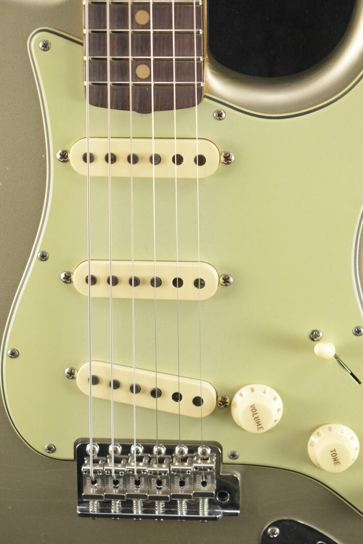 Fender Fender Ltd Ed '64 Stratocaster - Journeyman Relic with Closet Classic Hardware - Aged Inca Silver