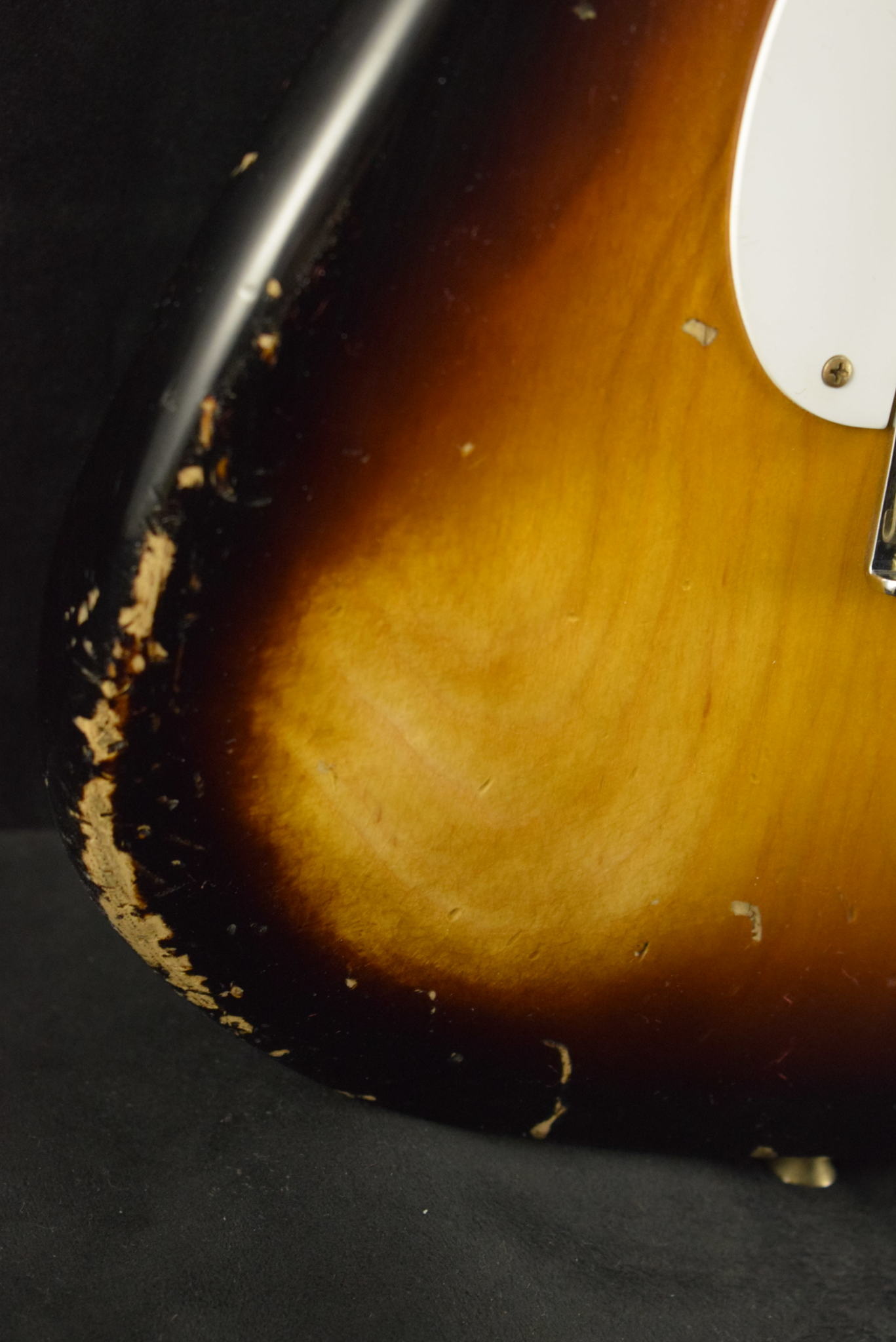 Fender Fender Limited Edition 70th Anniversary 1954 Stratocaster Heavy Relic Wide-Fade 2-Color Sunburst