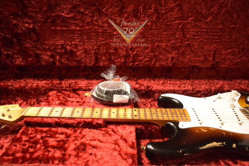 Fender Fender Limited Edition 70th Anniversary 1954 Stratocaster Heavy Relic Wide-Fade 2-Color Sunburst