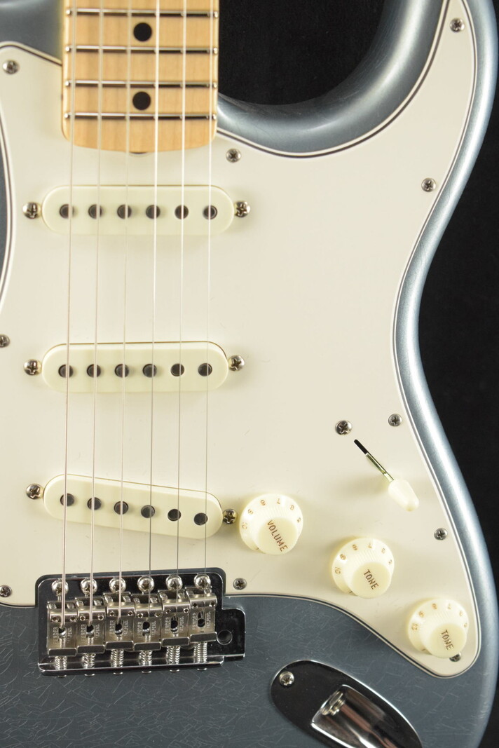 Fender Fender '68 Stratocaster DLX Closet Classic - Aged Blue Ice Metallic